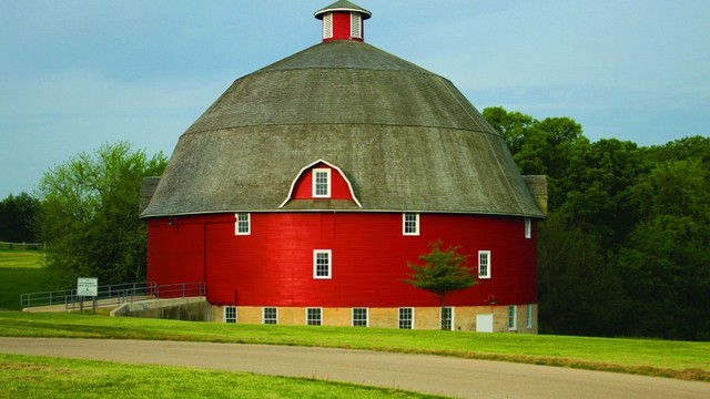 Round Barn Cycling Tours Group Cycling In The Driftless Region